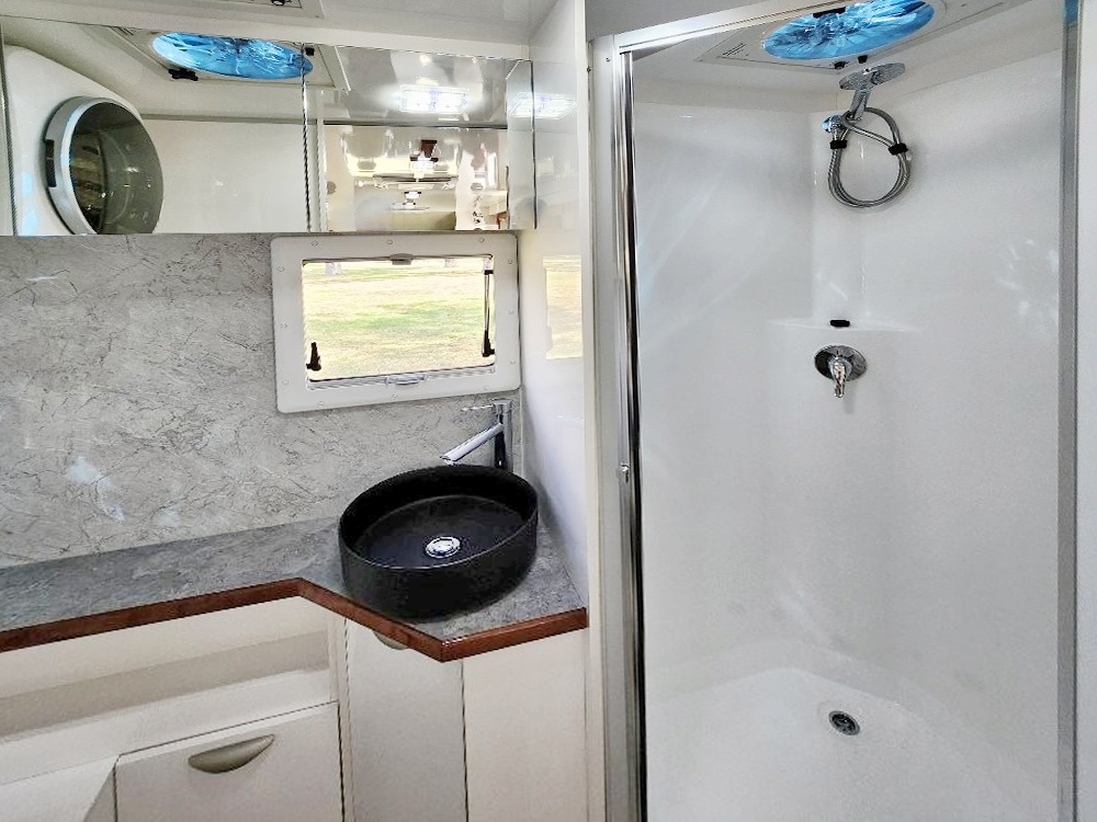 2802SL Double slideout luxury motorhome